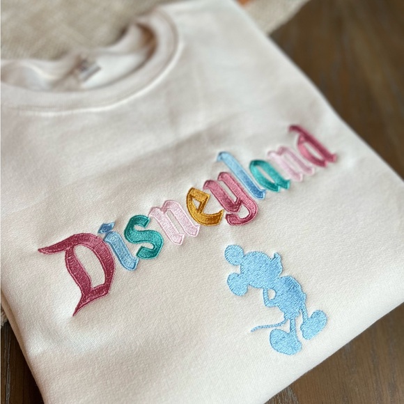 Disneyland Mickey Mouse sweatshirt vacation New Size small - Picture 2 of 2